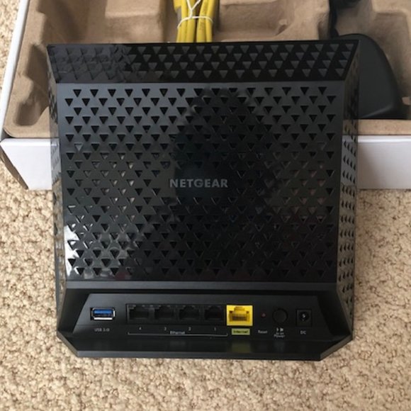 Net Gear R6300 V2 Smart WiFi Wireless Router AC1750 - Picture 7 of 9